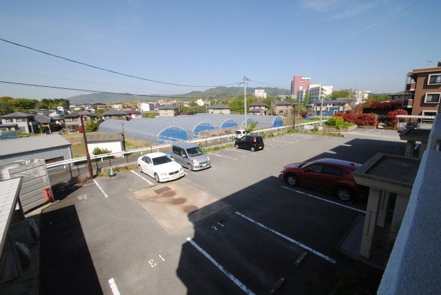 カーサフェリーチェの駐車場