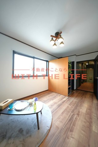 オーシャンハイツ【キャッシュバック対象物件】の居間・リビング|ゆったりとした居間です