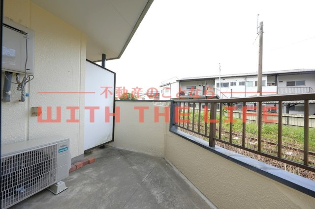 オーシャンハイツ【キャッシュバック対象物件】のバルコニー|外からの目が気にならないバルコニーで洗濯物が干せます