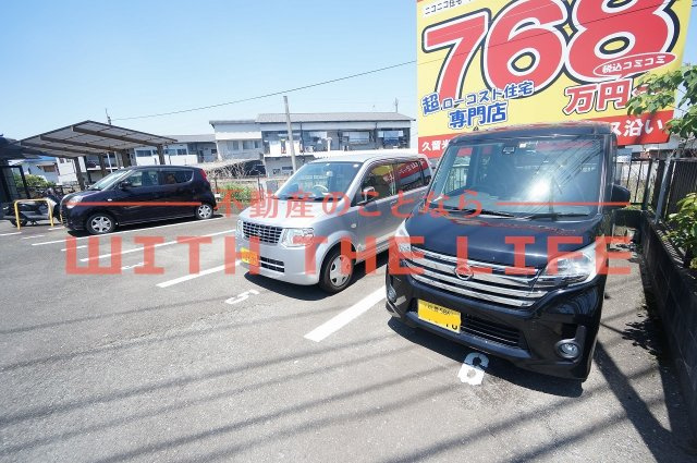 オーシャンハイツ【キャッシュバック対象物件】の駐車場|駐車場に車を止められます