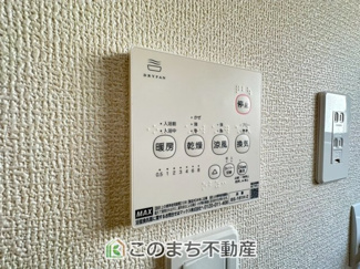 【設備】 | LiveleGarden.S下野石橋　1号棟 | 浴室暖房乾燥機は冬場のヒートショック対策にも、次の日に着る体操着をすぐに乾かしたりと、大変便利です♪
