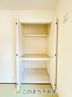 【収納】 | LiveleGarden.S下野石橋　1号棟 | 和室の収納スペースは中棚が付いてますので、お布団をしまうのに最適です♪
