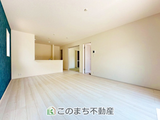 【居間・リビング】 | LiveleGarden.S下野石橋　1号棟 | 南向きのリビングは一日中太陽の光が射し込みます♪家族が集まる空間は、自然と笑顔が溢れます。
