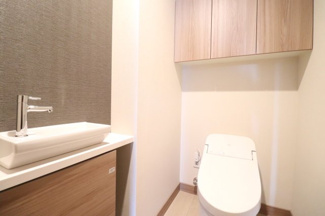 【トイレ】 | グランドメゾン新梅田タワー THE CLUB RESIDENCE | 【トイレ】手洗いカウンター完備で衛生的◎
