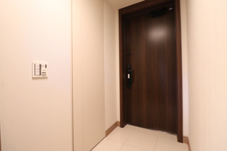 【玄関】 | グランドメゾン新梅田タワー THE CLUB RESIDENCE | 【玄関】靴好きには嬉しいたくさん収納できるシューズインクロークあり◎