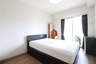 【洋室】 | グランドメゾン新梅田タワー THE CLUB RESIDENCE | 【洋室①】約7.1帖の洋室です◎ダブルベットを置いても十分な広さです！