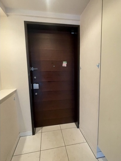 港区芝４丁目の賃貸マンションの玄関