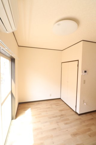 パレス桂の洋室