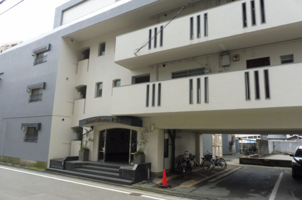 江崎ガーデンビルの駐車場