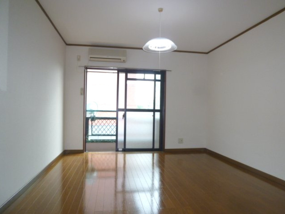 江崎ガーデンビルの居間・リビング