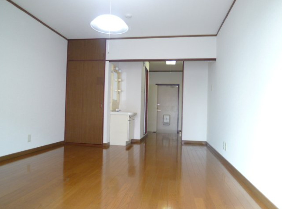 江崎ガーデンビルの内装