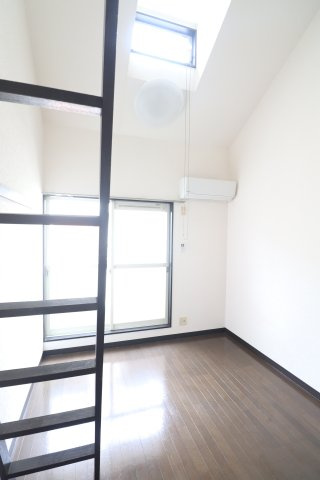 ハイムマンドリンの洋室