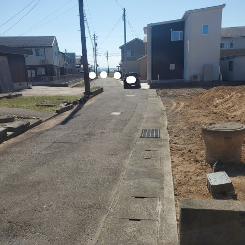 坂井市春江町西太郎丸　土地の前面道路含む現地写真