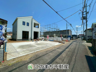 【前面道路含む現地写真】