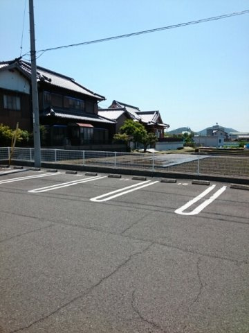セナ　アイランド　Ｂの駐車場|駐車場に車を止められます
