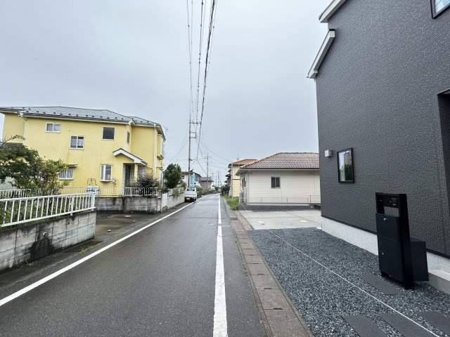 新築　高崎市箕郷町矢原24-1期　LIGNAGE　１号棟の前面道路含む現地写真|東側接道幅員約5ｍ　西側接道幅員約4.2ｍ