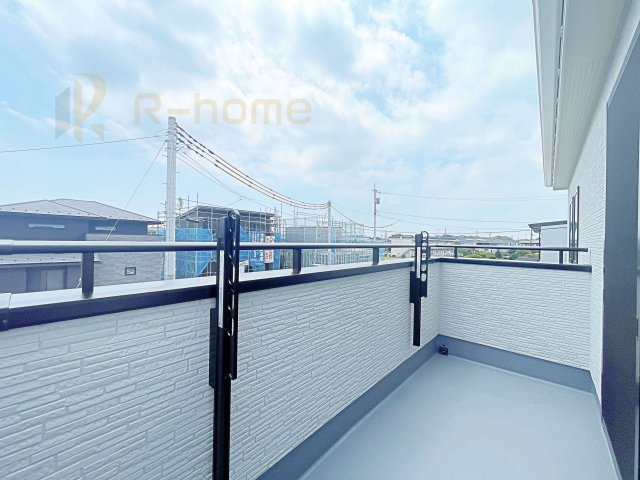 つくば市高見原1丁目23-P1　新築戸建て　10号棟のバルコニー|お布団やラグなどの大きな物も干しやすい広々としたバルコニー！