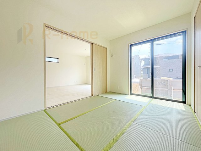 つくば市高見原1丁目23-P1　新築戸建て　10号棟の和室|フローリングより衝撃が少ない和室は、ご両親のお部屋やキッズスペース、客間としても活用頂けます。