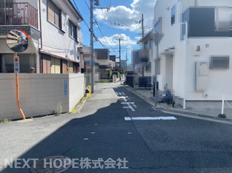 【前面道路含む現地写真】 | 尼崎市富松町1丁目中古戸建 | 角地で明るく開放的です♪