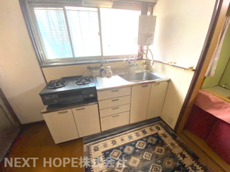 【キッチン】 | 尼崎市富松町1丁目中古戸建 | シンプルキッチンです♪キッチン前には大きな窓も有り、明るく快適なキッチンです！