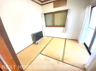 【和室】 | 尼崎市富松町1丁目中古戸建 | 1階和室4.5帖です♪　二面採光の明るい室内です！！お好きなリフォームを楽しんでみませんか？