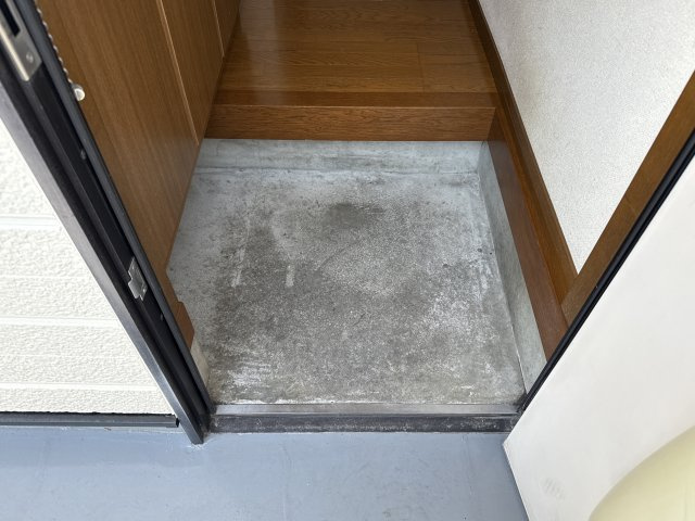 東塚ハイツの玄関