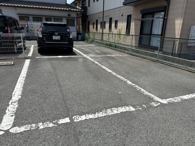 東塚ハイツの駐車場