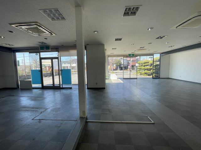 久喜市青葉３丁目の店舗事務所の内装