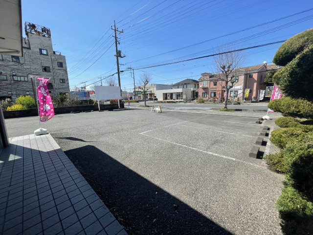 久喜市青葉３丁目の店舗事務所の駐車場