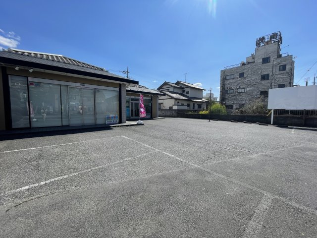 久喜市青葉３丁目の店舗事務所の駐車場