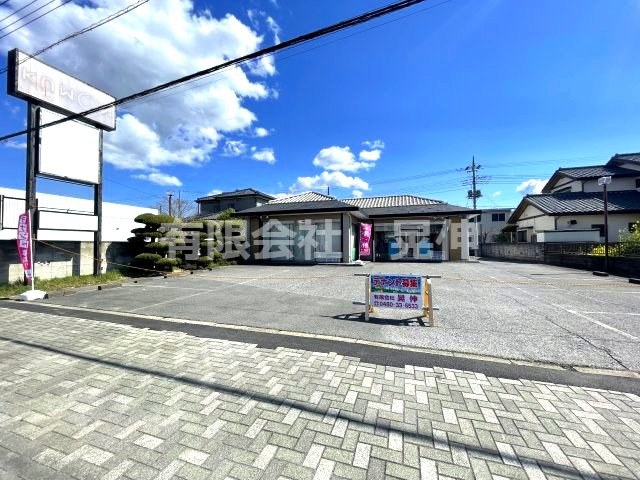 久喜市青葉３丁目の店舗事務所の駐車場