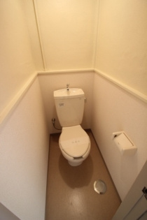 サンセイコーポのトイレ|コンパクトで使いやすいトイレです