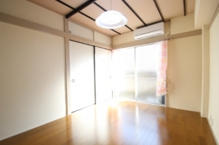 サンセイコーポの居間・リビング|使いやすいリビングです