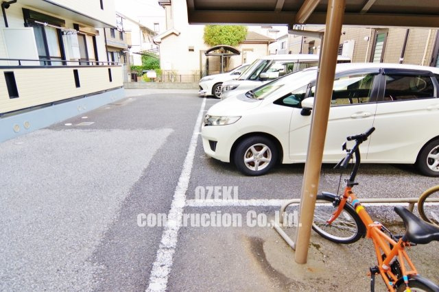 プリムローズⅡの駐車場