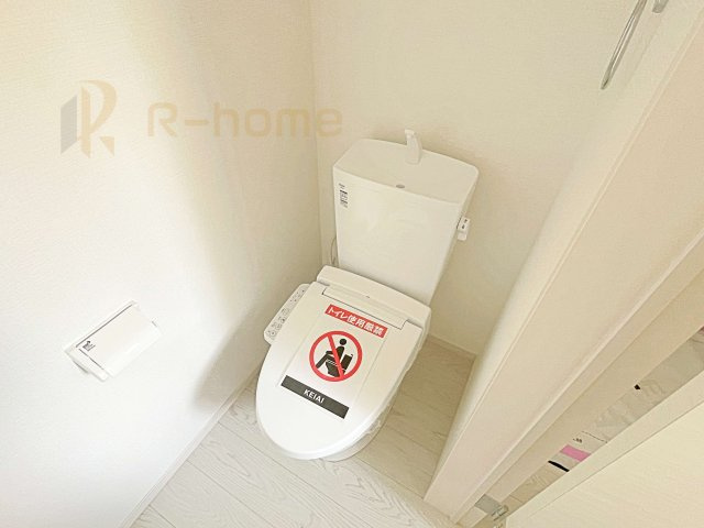 取手市白山6期　新築戸建て　1号棟のトイレ|温水洗浄便座付きのトイレ。
トイレが２ヵ所設置で朝の忙しい時間でも安心です。