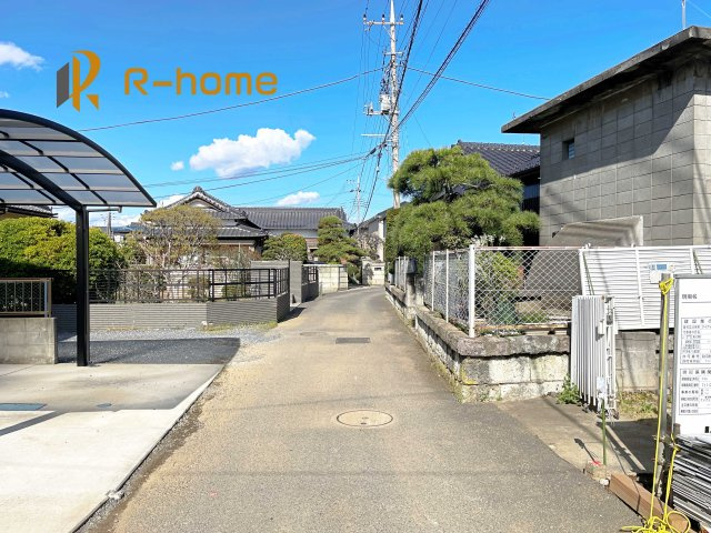取手市白山6期　新築戸建て　1号棟の前面道路含む現地写真|『今から見たい！』大歓迎です♪
お気軽にＲ－ｈomeまでお問い合わせください。