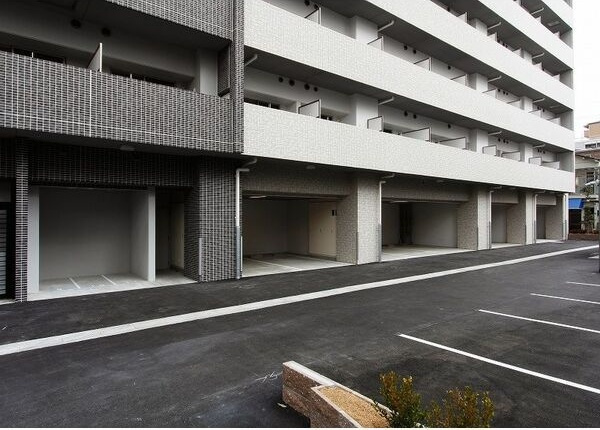 スプランディッド新大阪IIIの駐車場