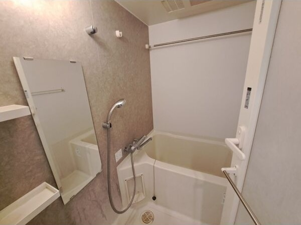 スプランディッド新大阪IIIの浴室