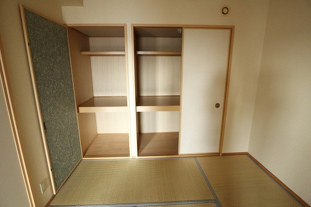 寝屋川市日之出町の賃貸マンションの収納