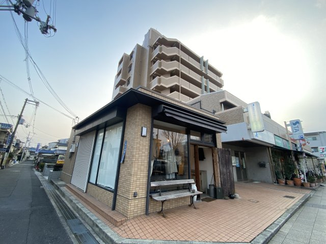 寝屋川市日之出町の賃貸マンションの外観