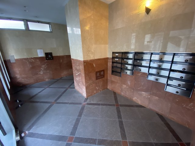 寝屋川市日之出町の賃貸マンションのロビー