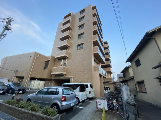 寝屋川市日之出町の賃貸マンションの外観