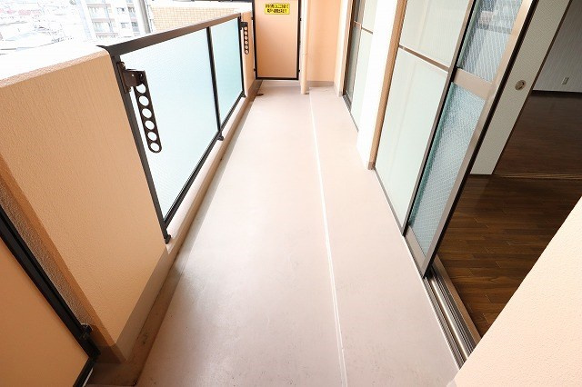 寝屋川市日之出町の賃貸マンションのバルコニー