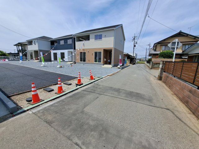 新築　みどり市笠懸町阿左美第６　クレイダルガーデン　１号棟の前面道路含む現地写真|現地写真　東側接道幅員約4ｍ