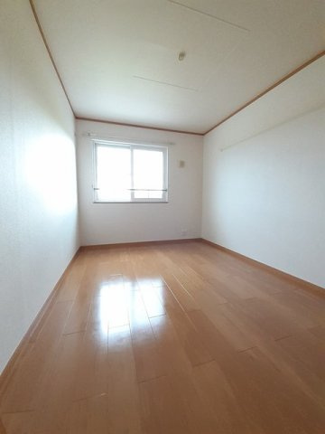 メゾン・ポポラーレＡの内装|明るい室内です
