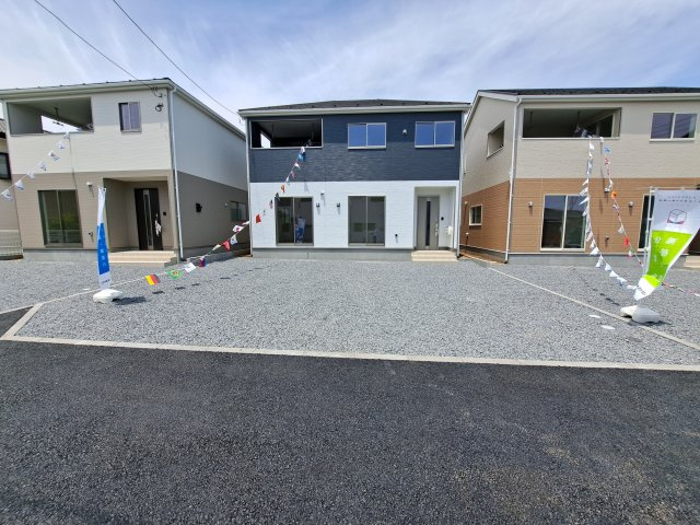 新築　みどり市笠懸町阿左美第６　クレイダルガーデン　2号棟の駐車場|現地写真　駐車スペースは並列3台分可能です！
