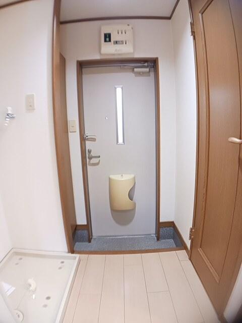 ニューシャルマン福成の玄関|シューズボックス付きの玄関です☆