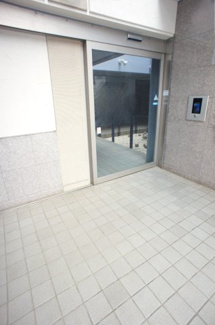 【エントランス】 | エントランス内  オートロック付き