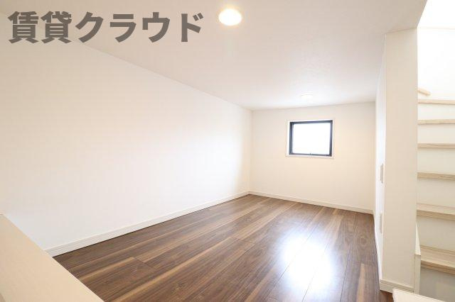 クノッソス末広の寝室|まるで秘密基地！？なんて使い方もアリなロフト付き物件♪