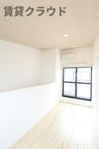 クノッソス末広の寝室|広くて明るい寝室